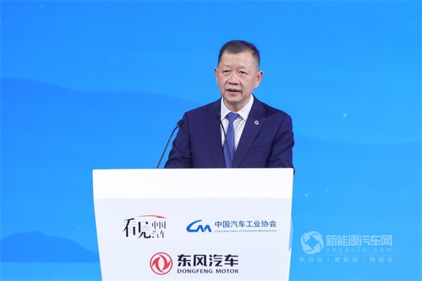 東風(fēng)汽車董事長(zhǎng)、黨委書記楊青致辭