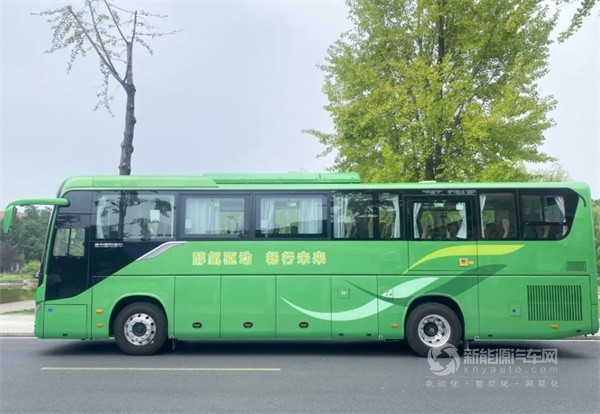 吉利星際醇?xì)潆妱?dòng)城間客車(chē)U11M