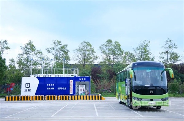 吉利星際醇?xì)潆妱?dòng)城間客車(chē)U11M