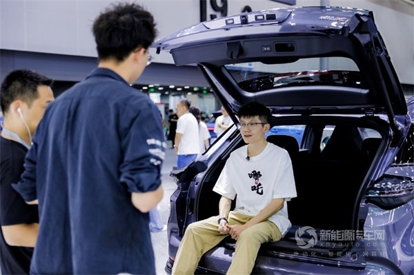 哪吒汽車