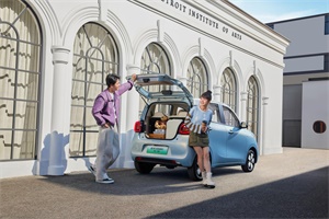 新車陸續(xù)到店，宏光MINIEV四門版開啟預訂!