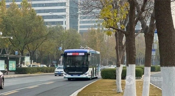 中通N12智能駕駛客車