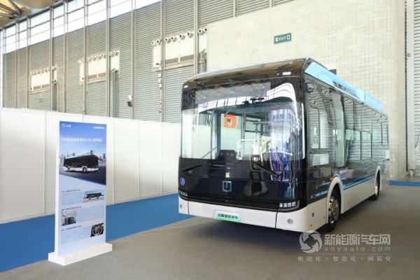 吉利星際首款智能駕駛導(dǎo)覽車