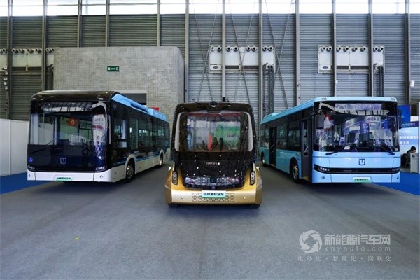 吉利星際首款智能駕駛導(dǎo)覽車