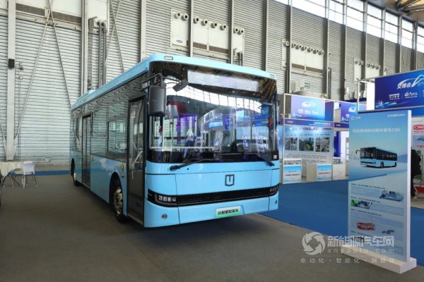 吉利星際首款智能駕駛導(dǎo)覽車