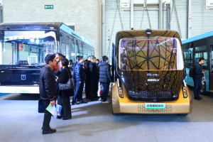 成全場焦點(diǎn)! 吉利星際首款智能駕駛導(dǎo)覽車亮相2024上海國際客車展