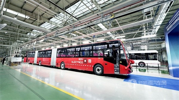 宇通26米純電動雙鉸接公交車