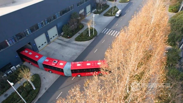 宇通26米純電動雙鉸接公交車