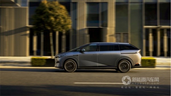 2025款小鵬X9