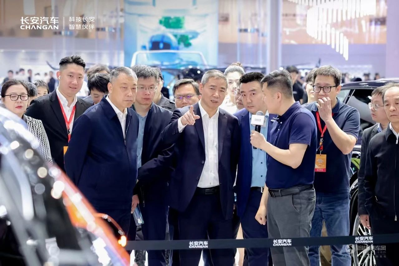 長安汽車智慧領(lǐng)航全球，國家省部委與駐滬領(lǐng)館代表紛至沓來
