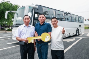 全運會接駁新力量：創(chuàng)維競途EV交付，引領(lǐng)綠色出行