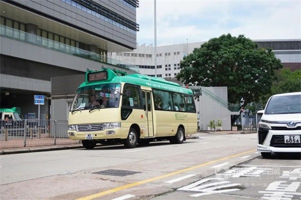 金旅純電考斯特