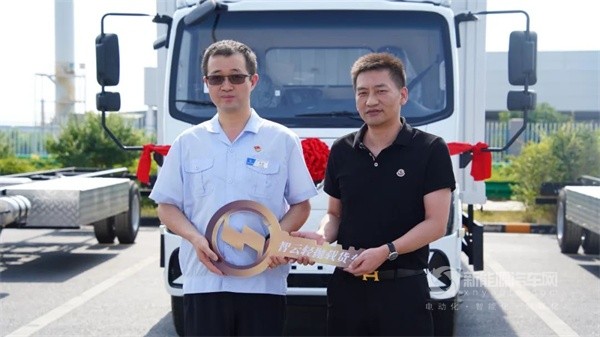 陜汽智云新能源輕拋載貨車