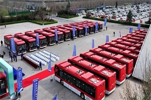 新華網(wǎng)聚焦：山東重工打造“國(guó)際重工”，中通客車成出海重要力量