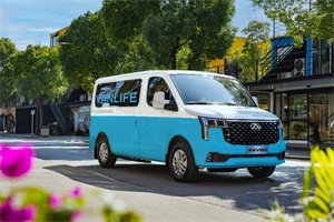 應對72道彎極限考驗!上汽大通新途V80成長白山景區(qū)接駁“硬核擔當”