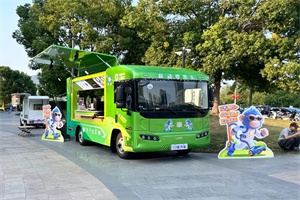 中車(chē)“移動(dòng)售賣(mài)車(chē)”亮相阜陽(yáng)：一站式逛吃，激活移動(dòng)消費(fèi)活力