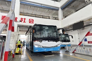 中車純電動(dòng)公路客車武漢報(bào)到!智能座艙+長(zhǎng)續(xù)航賦能定制公交