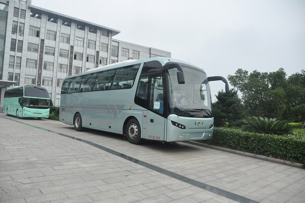 青年JNP6108LBEV客車（純電動24-47座）