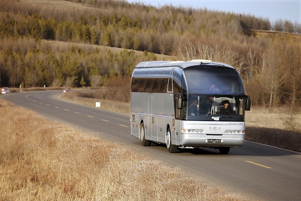青年JNP6127LBEV客車（純電動24-57座）