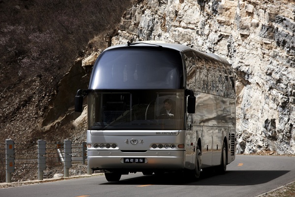 青年JNP6127LBEV客車（純電動24-57座）
