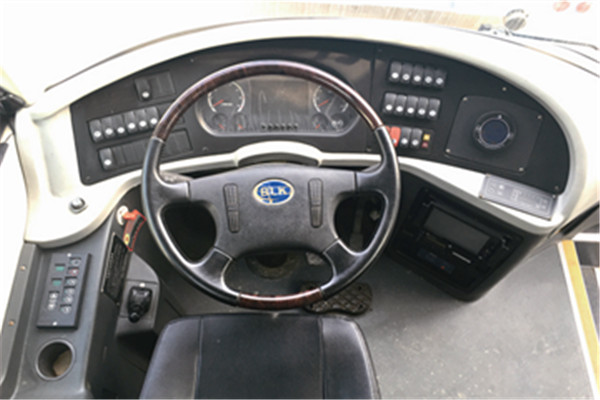 百路佳JXK6115BPHEVN公交車（天然氣/電混動(dòng)國五24-44座）